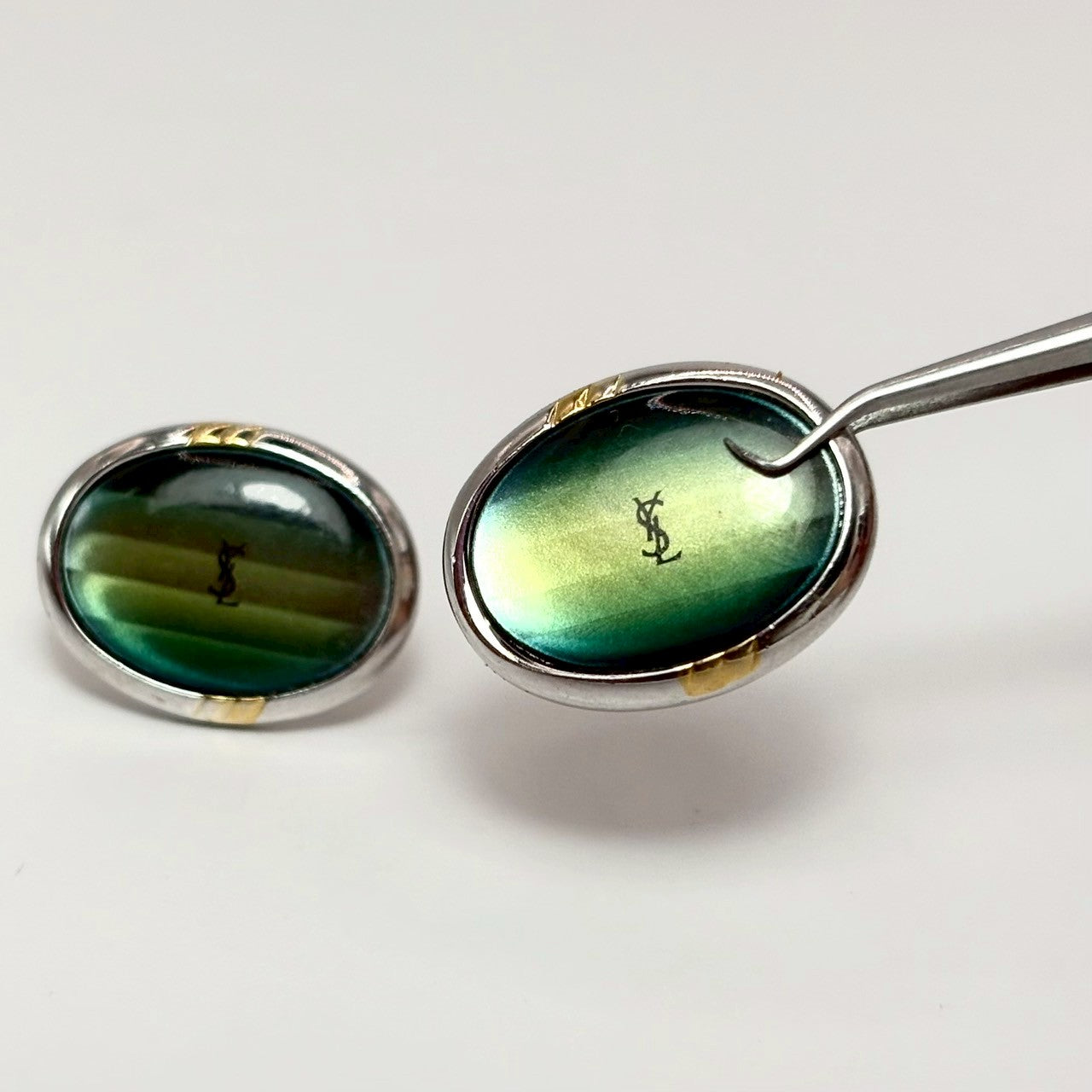 YSL 綠暈耳針 | YSL Iridescent Logo Earrings