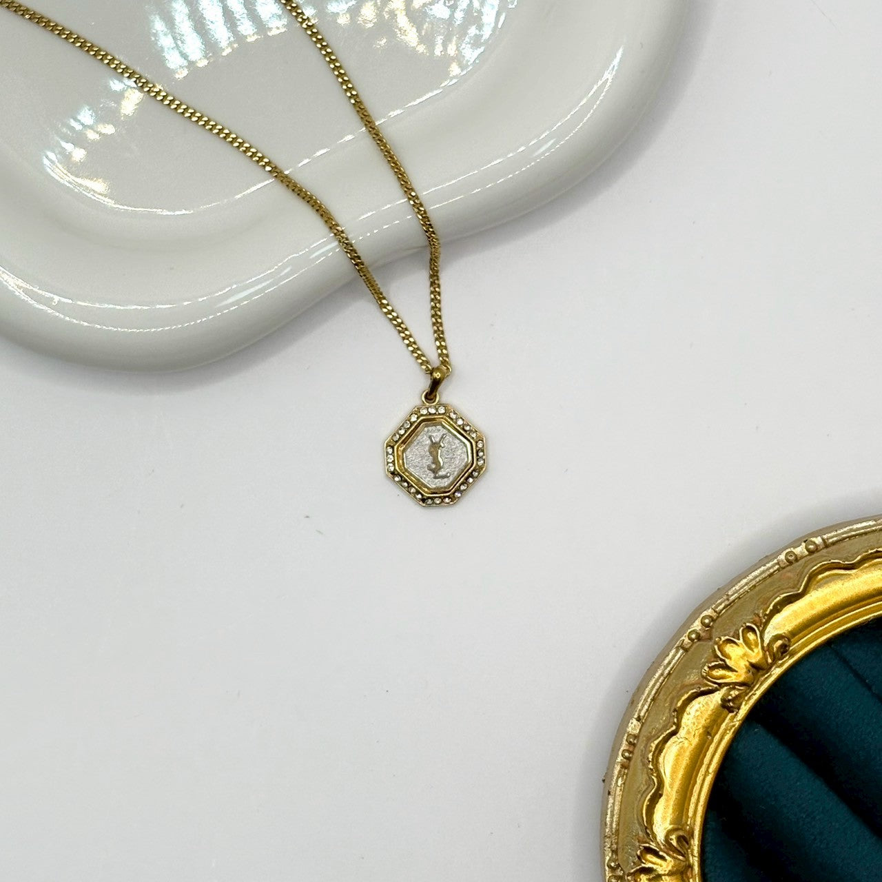 YSL 八角晶鑽項鍊|YSL Hexagon Crystal Logo Necklace