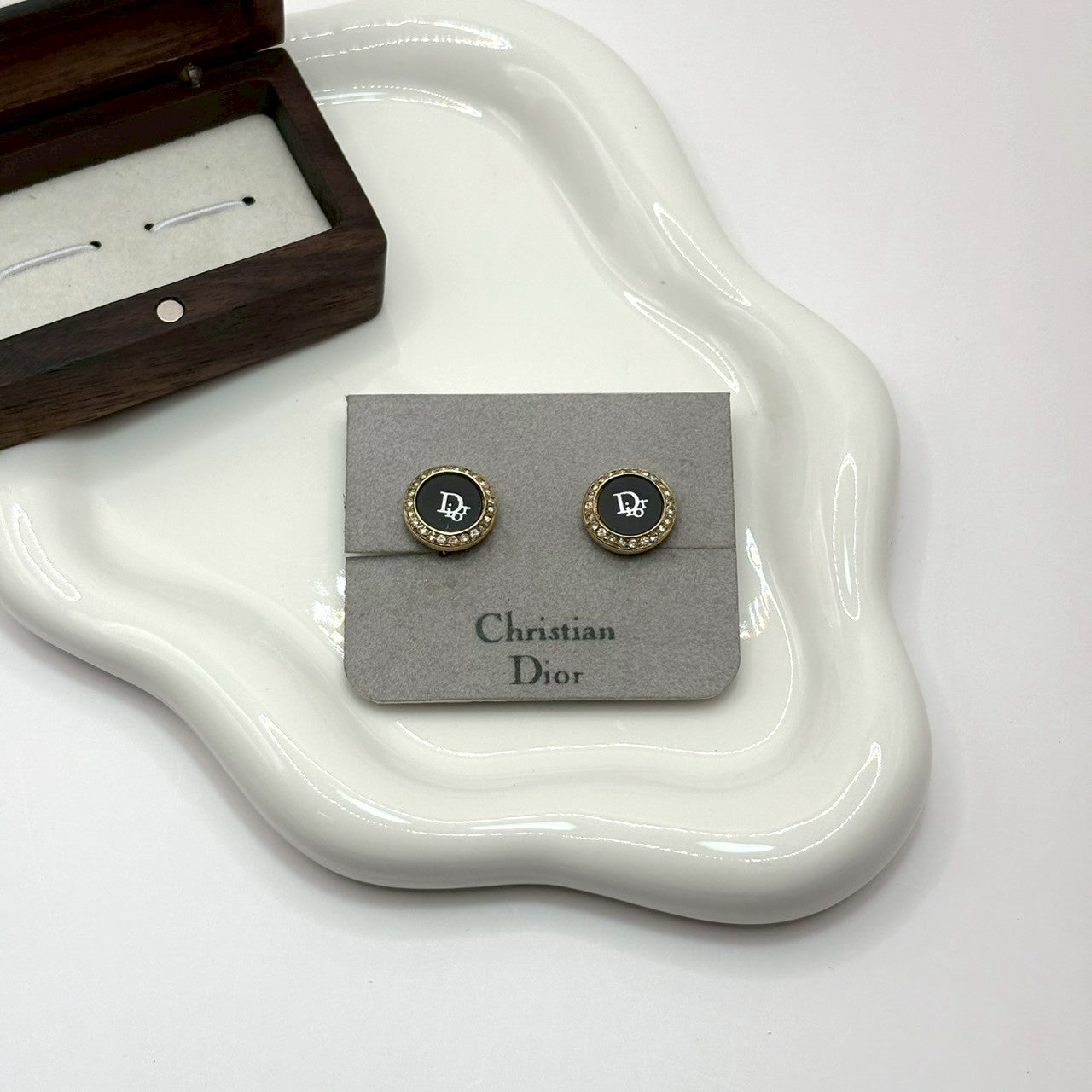 Dior 黑琺瑯圓標耳夾|Dior Black Logo Circle Clip-On Earrings