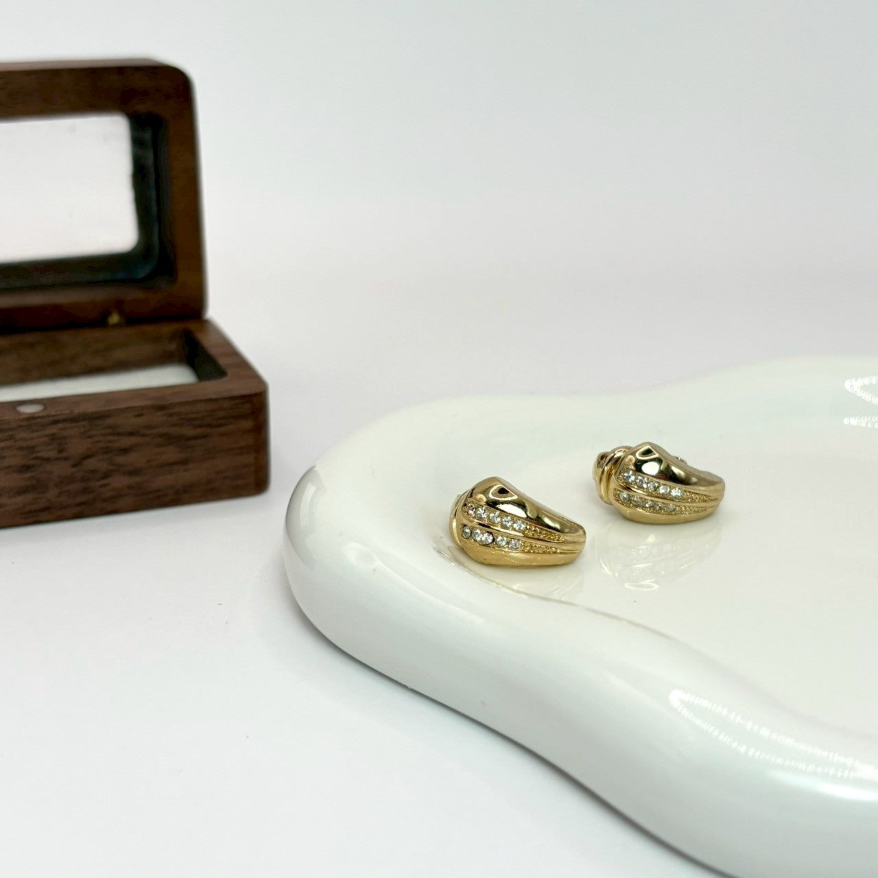 Dior 雕刻金層耳夾|Dior Sculpted Gold-Tone Clip-On Earrings