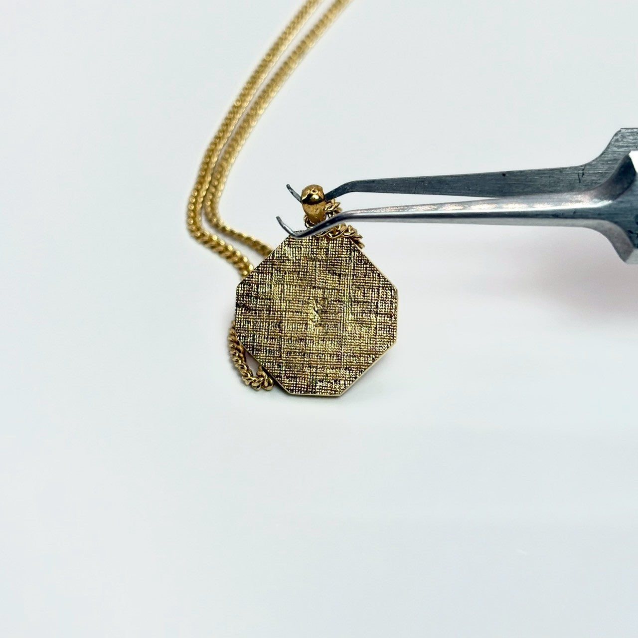 YSL 八角晶鑽項鍊|YSL Hexagon Crystal Logo Necklace