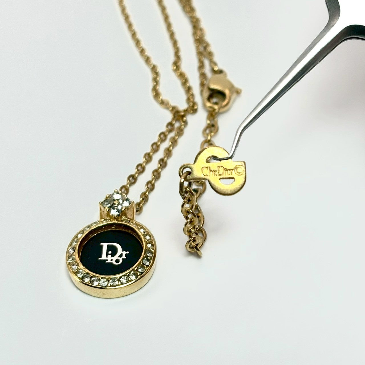 Dior 黑琺瑯圓標項鍊|Dior Black Logo Circle Necklace