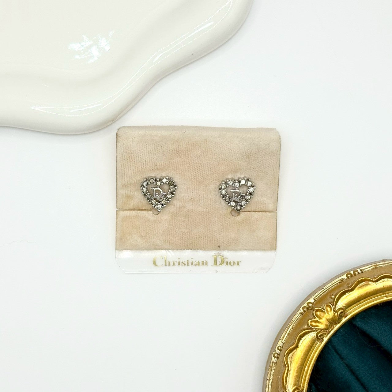 Dior 心意微光耳夾 | Dior Crystal Heart Logo Clip-On Earrings