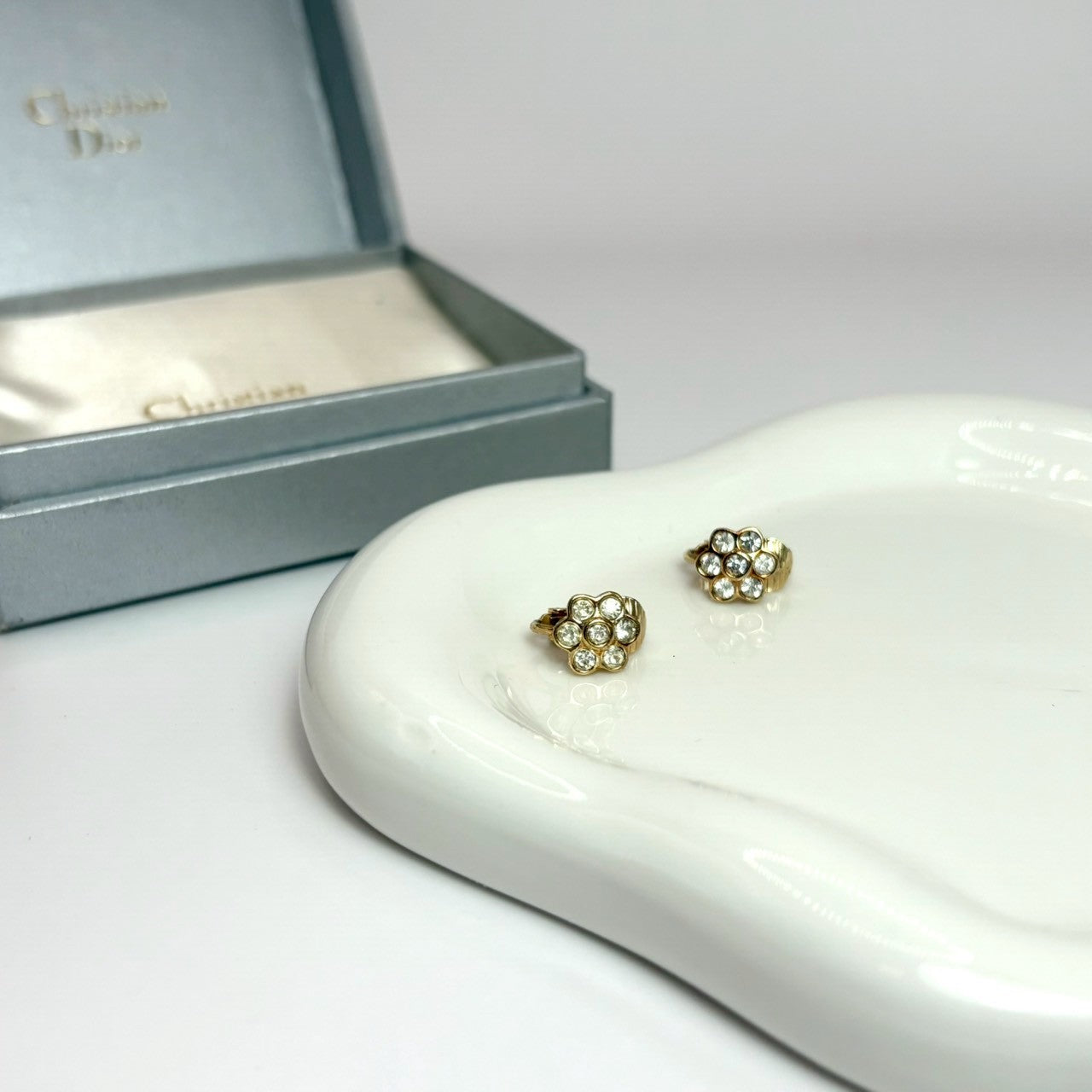 Dior 水鑽花朵耳夾|Dior Rhinestone Floral Clip-On Earrings