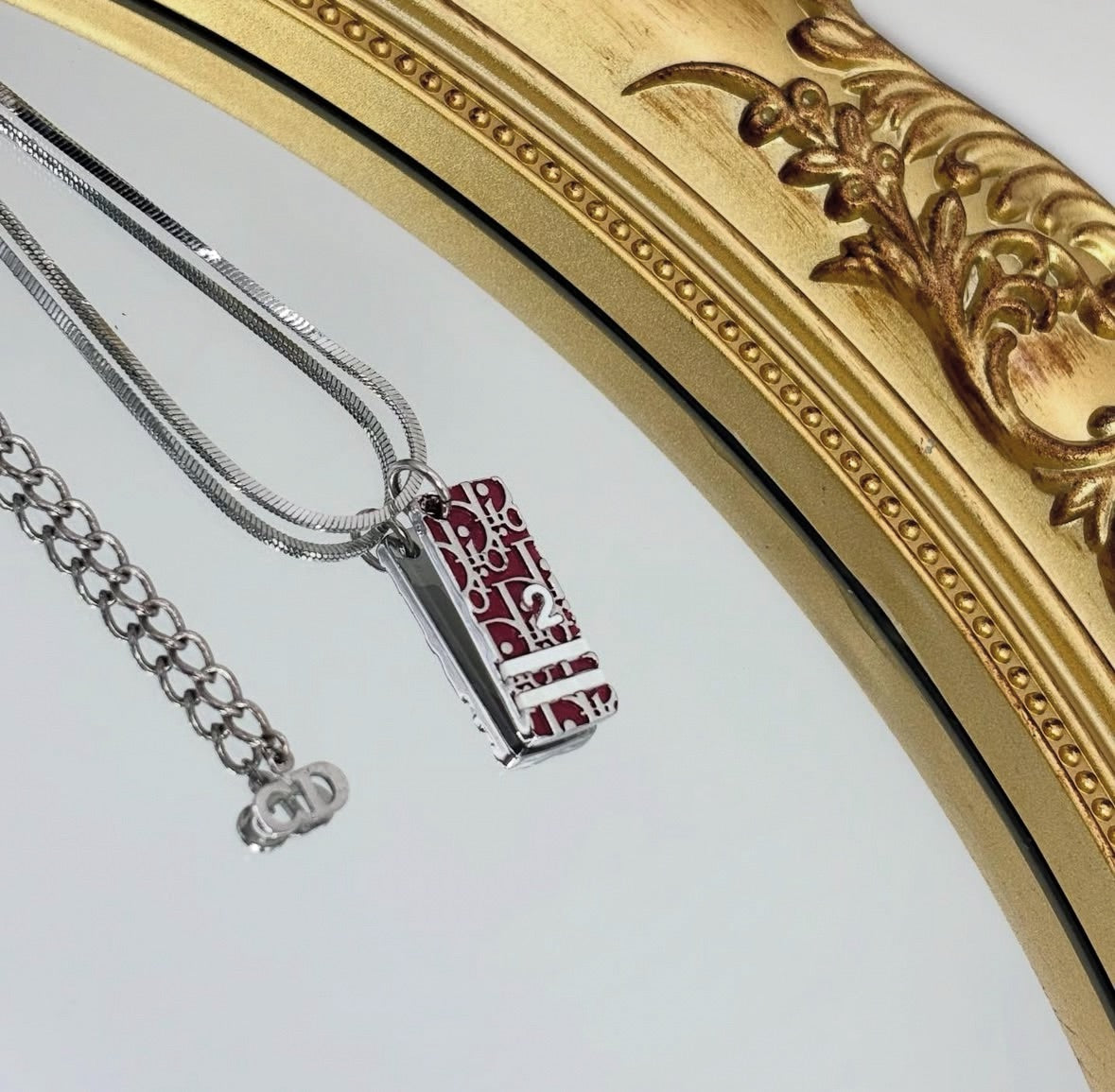 Dior 紅標數字墜|Monogram No.2 Tag Necklace