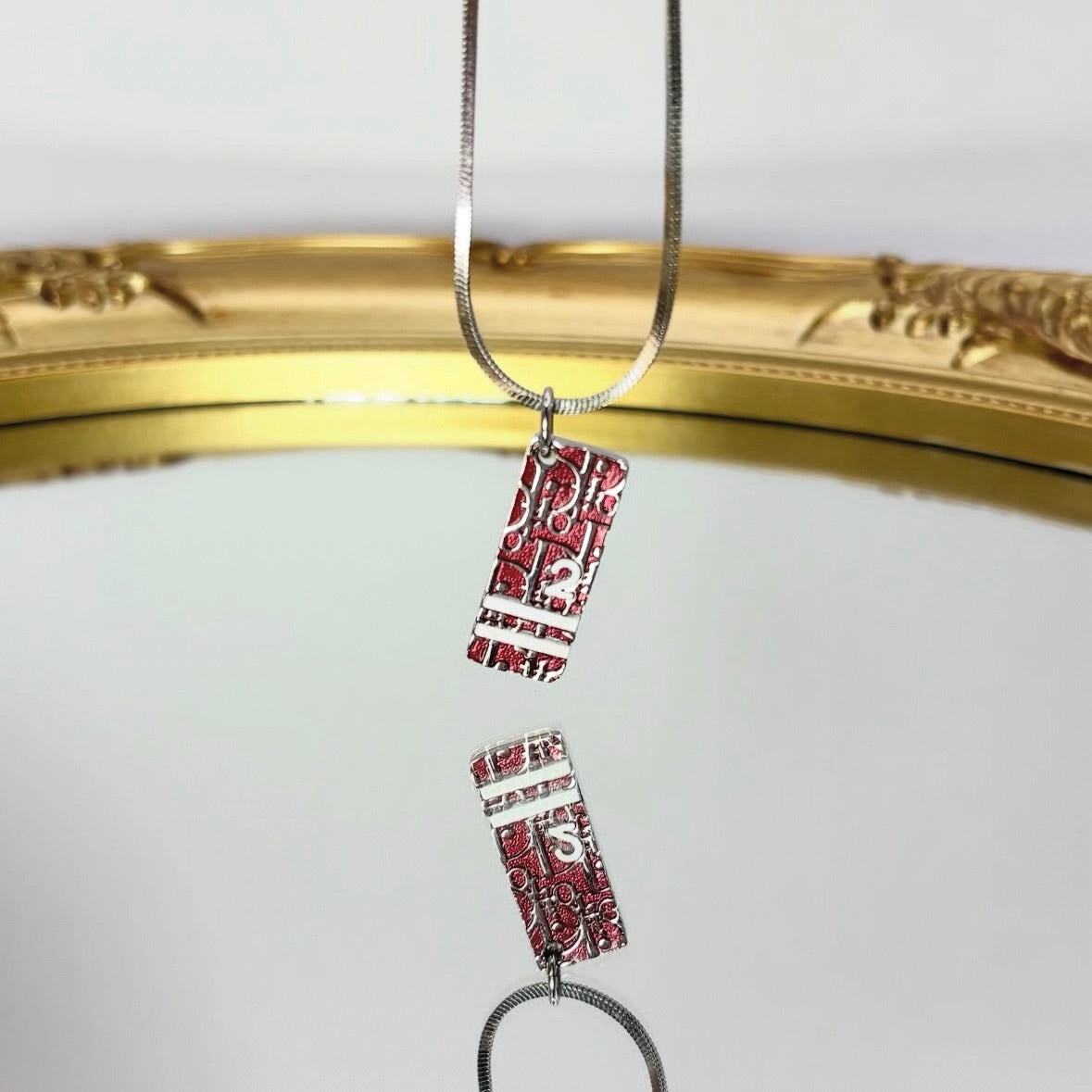 Dior 紅標數字墜|Monogram No.2 Tag Necklace