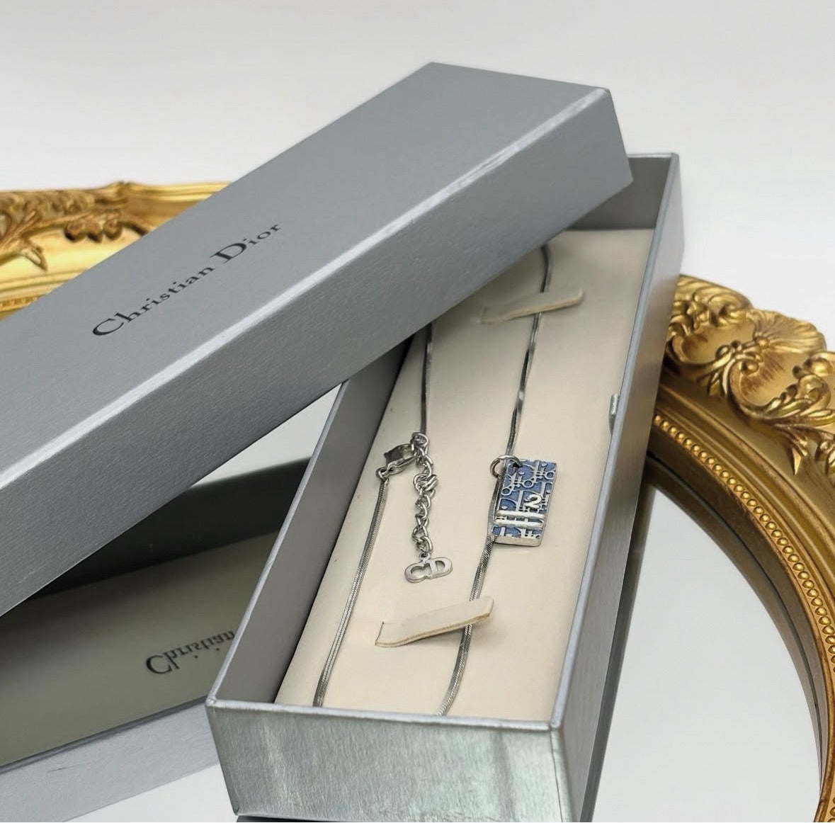 Dior 藍標數字墜|Monogram No.2 Tag Necklace