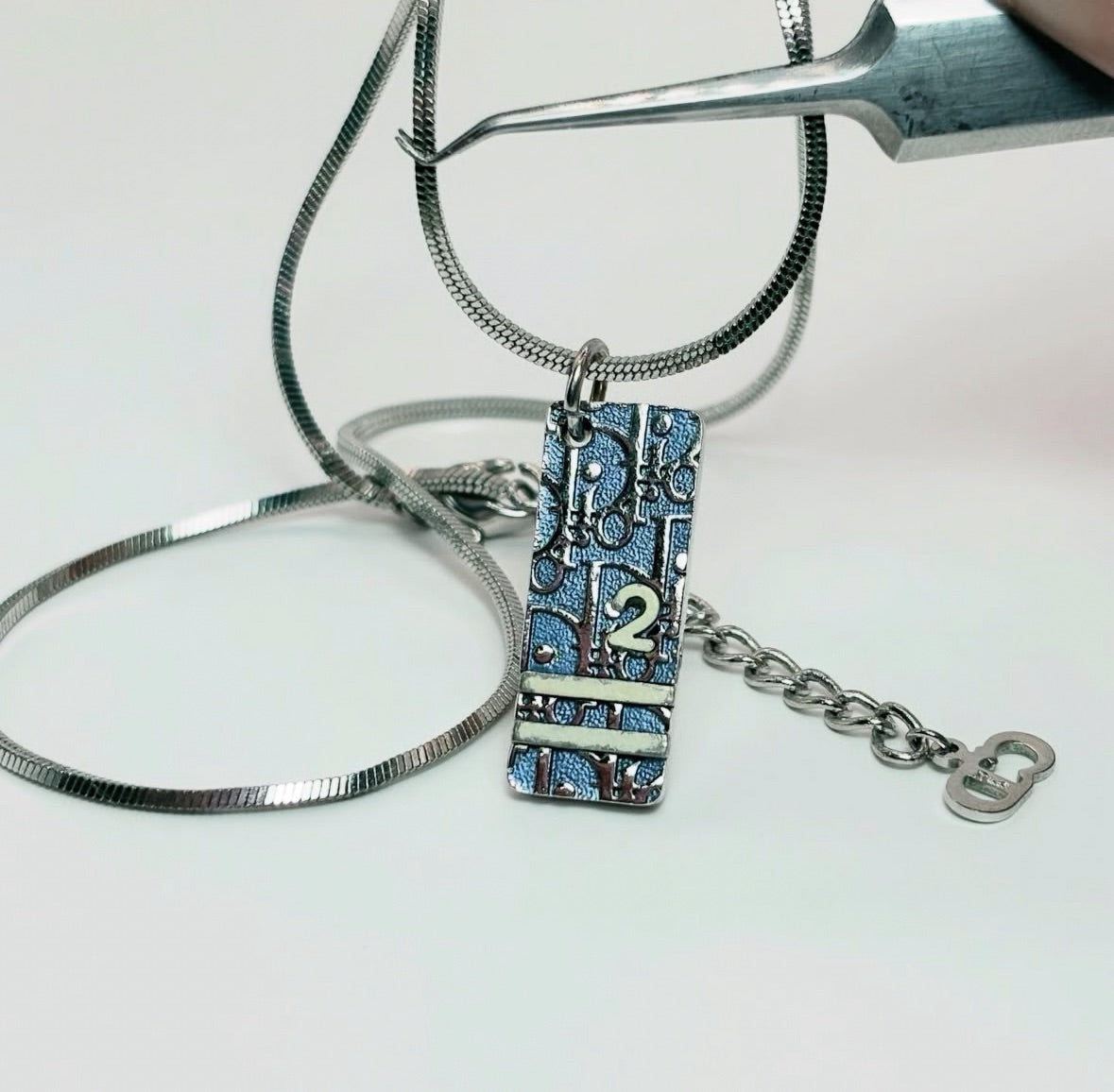 Dior 藍標數字墜|Monogram No.2 Tag Necklace
