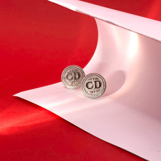 ✨ Dior 復古徽章耳針 | Dior Embossed CD Logo Earrings ✨