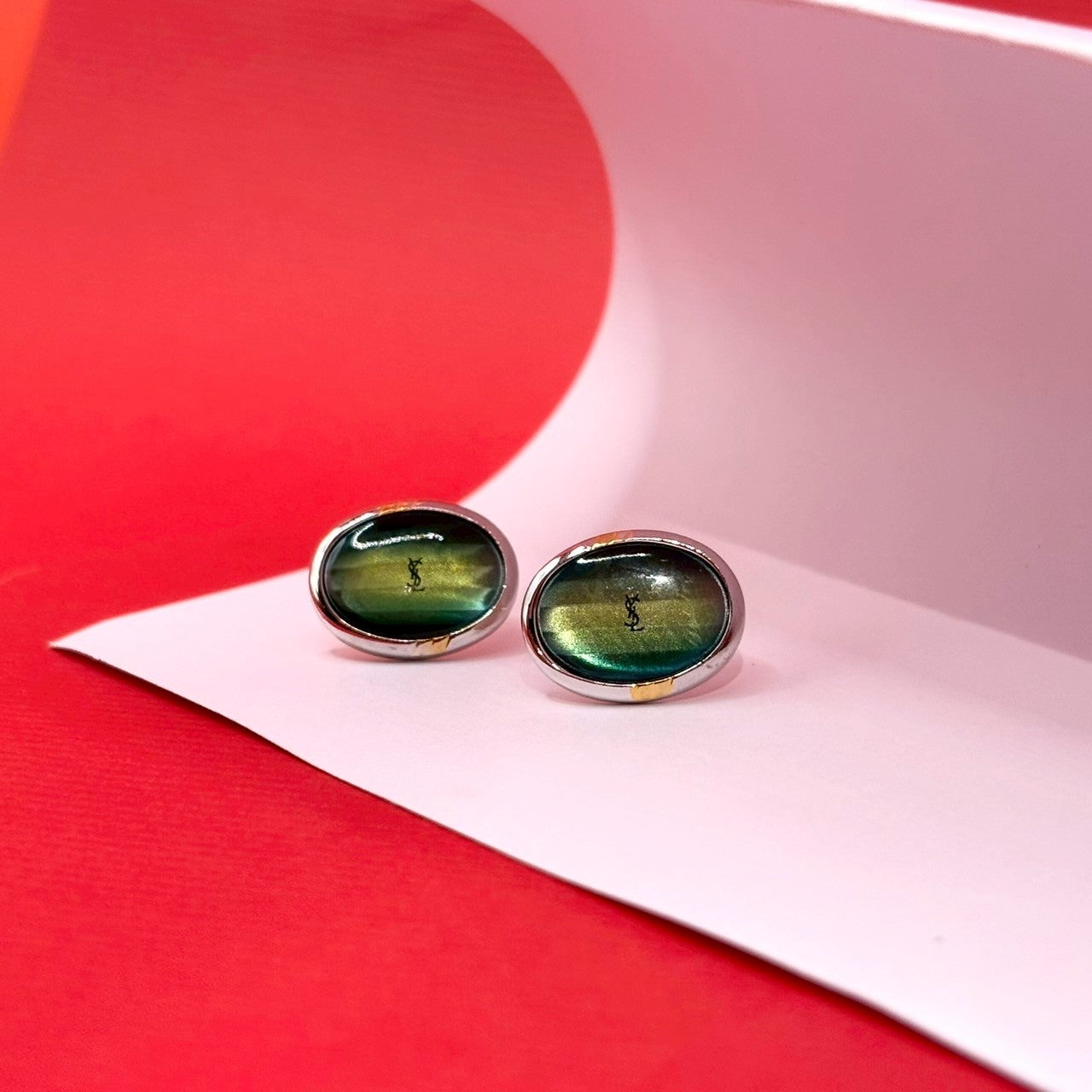 YSL 綠暈耳針 | YSL Iridescent Logo Earrings