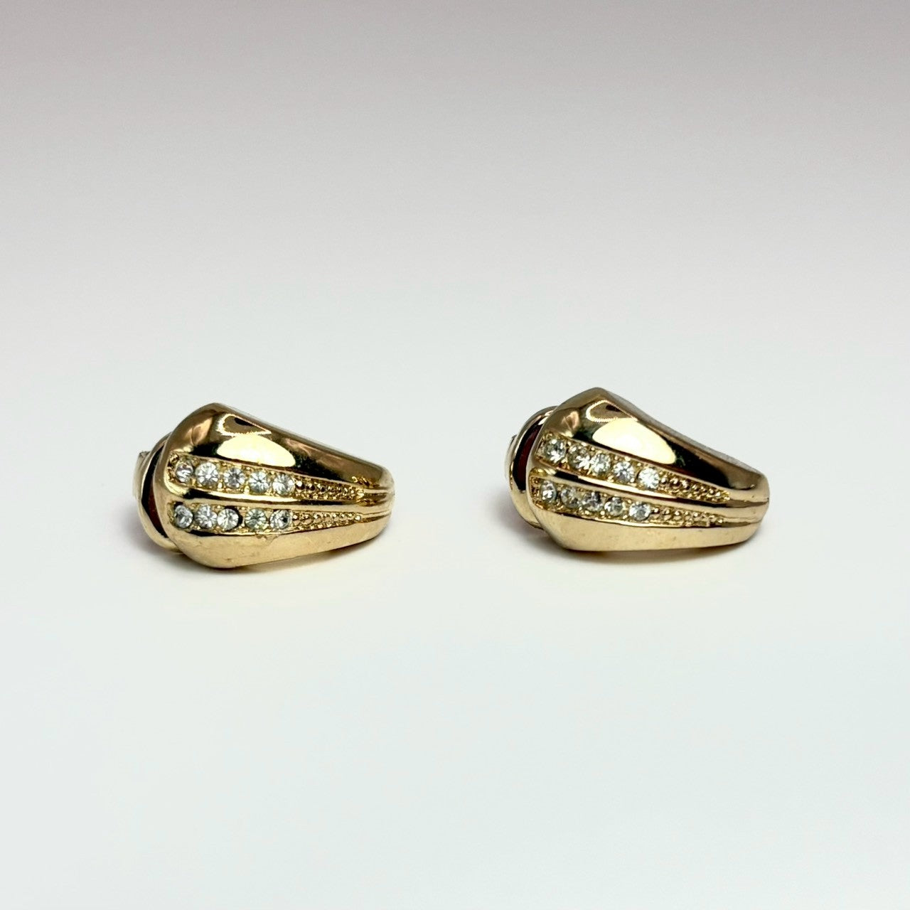 Dior 雕刻金層耳夾｜Dior Sculpted Gold-Tone Clip-On Earrings