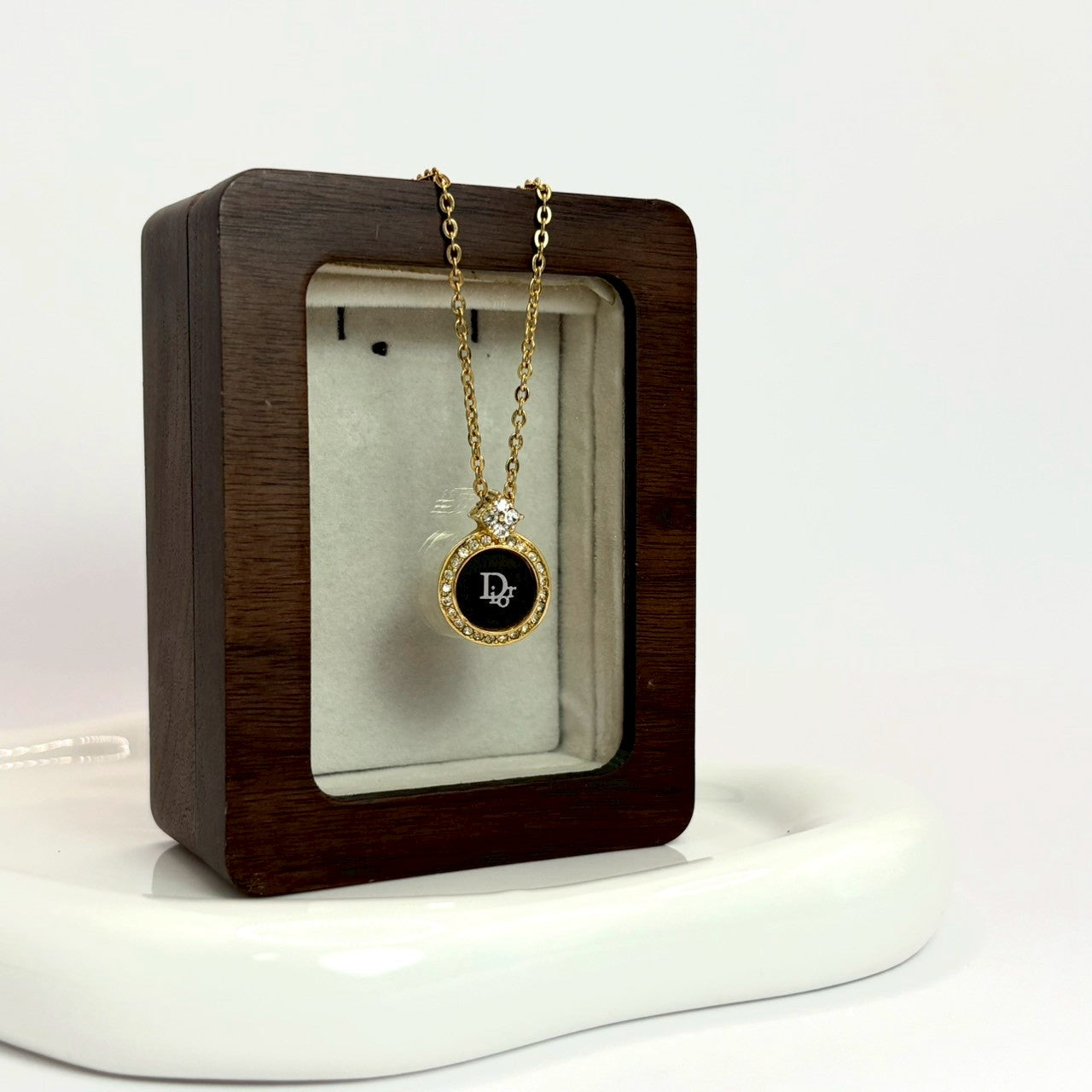 Dior 黑琺瑯圓標項鍊｜Dior Black Logo Circle Necklace