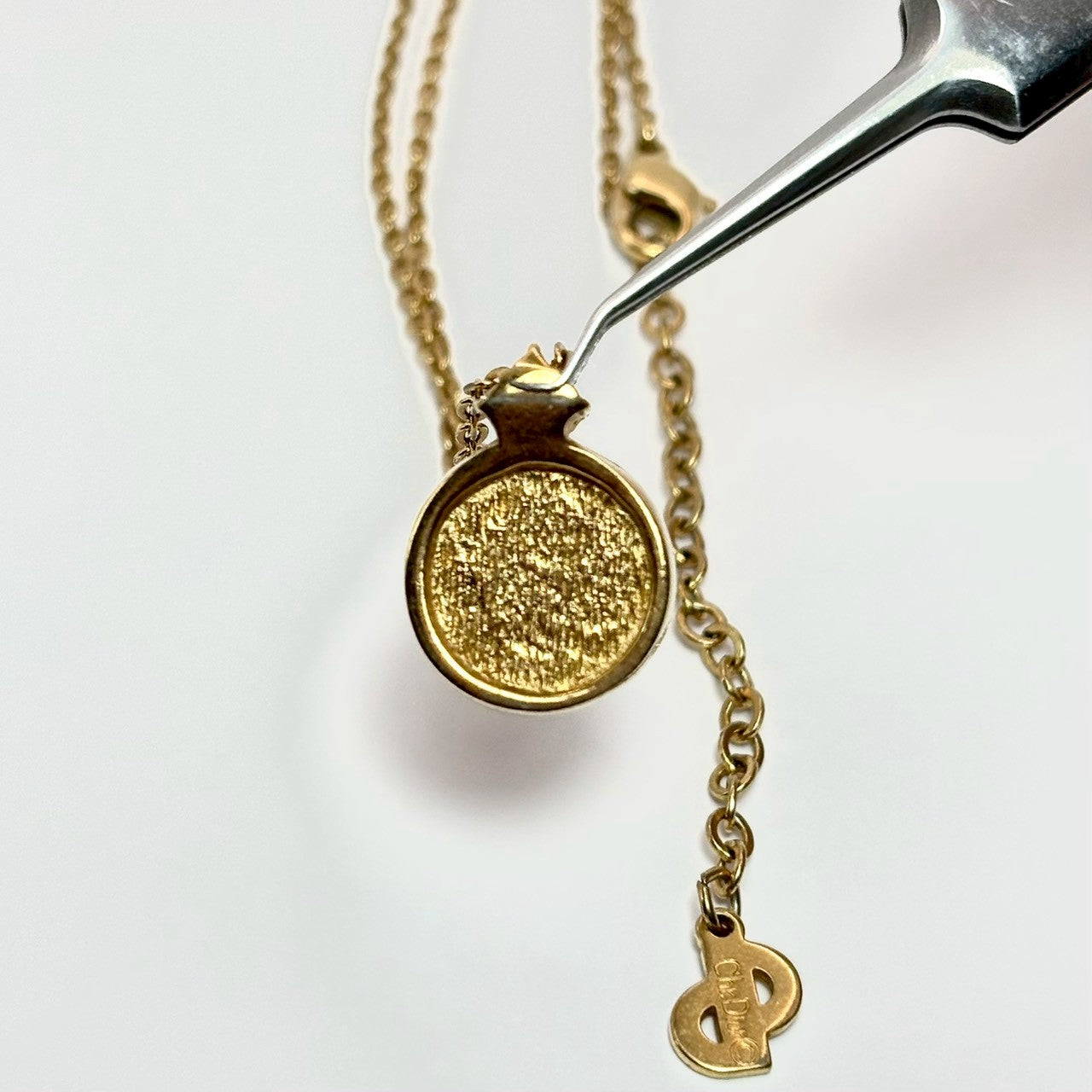 Dior 黑琺瑯圓標項鍊｜Dior Black Logo Circle Necklace