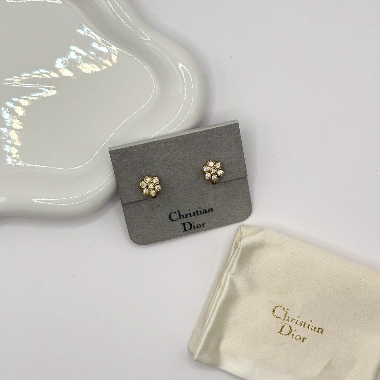 Dior 水鑽花朵耳夾｜Dior Rhinestone Floral Clip-On Earrings