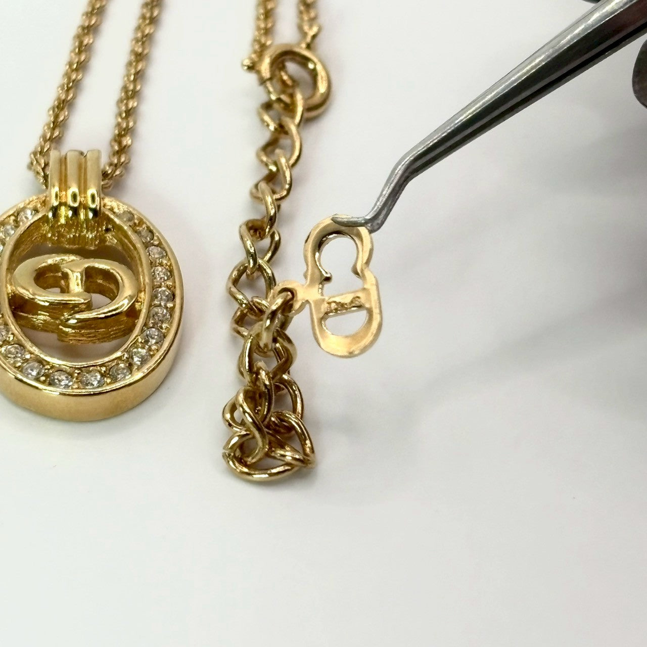 Dior 經典交疊徽記項鍊 | Dior Interlocking CD Crystal Necklace