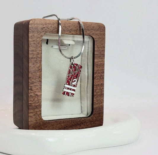 Dior 紅標數字墜｜Monogram No.2 Tag Necklace