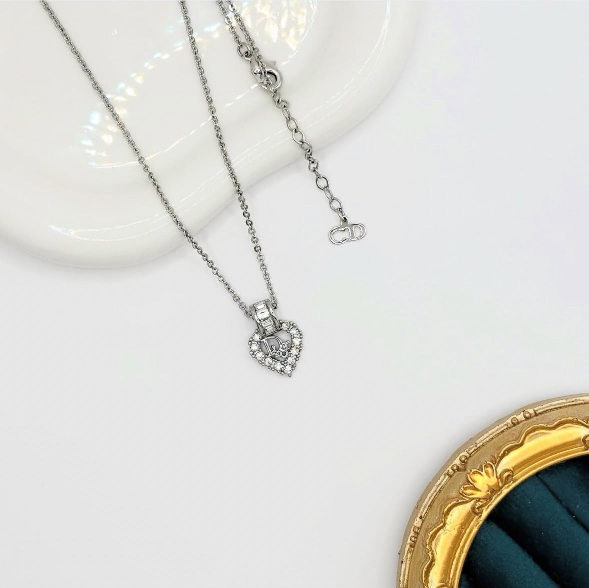 Dior 心意微光｜Dior Crystal Heart Logo Necklace