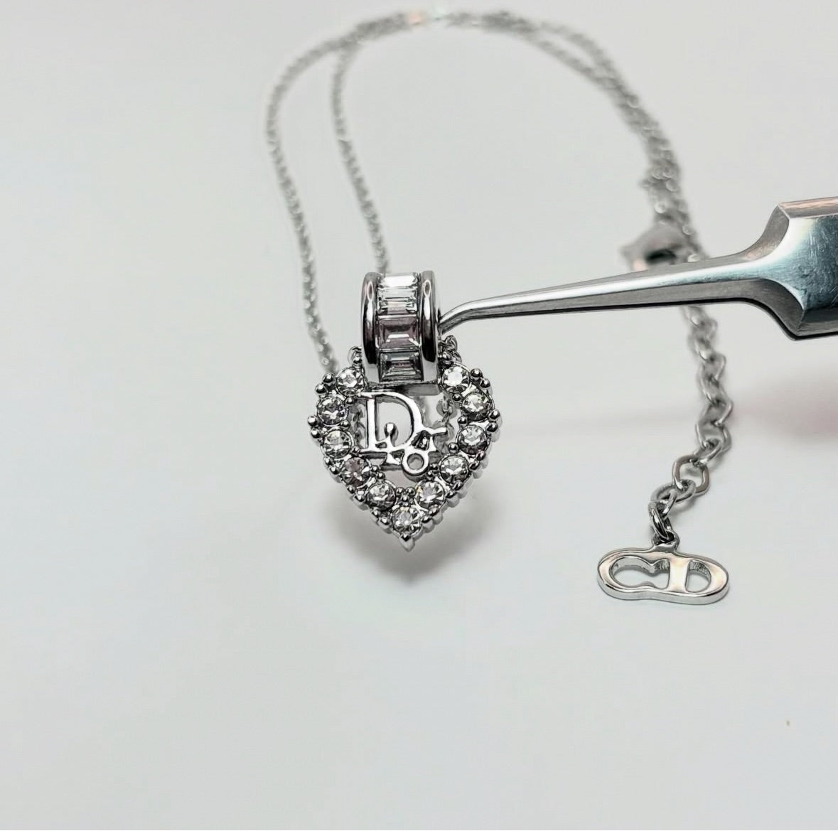 Dior 心意微光｜Dior Crystal Heart Logo Necklace